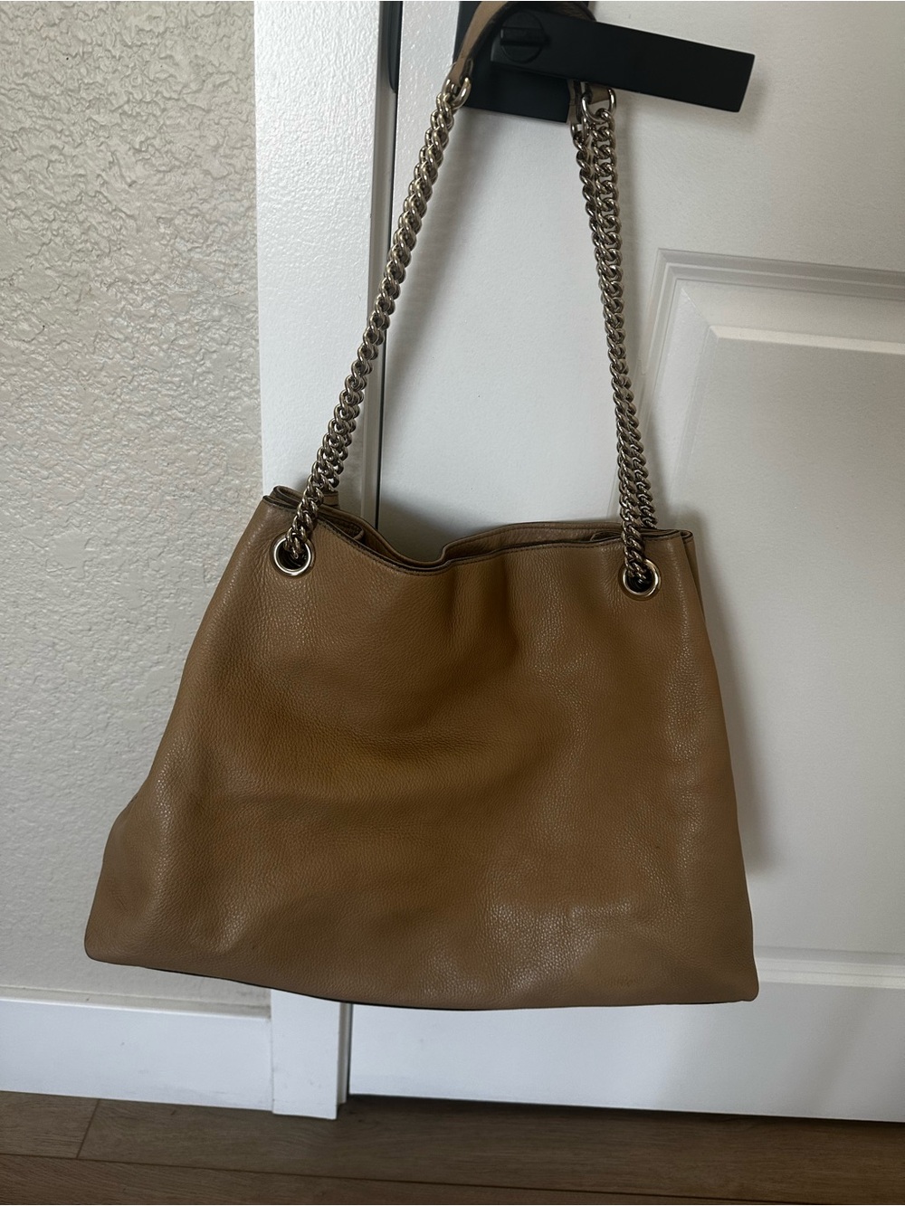 Gucci Tan Leather Shoulder Bag with Chain Straps and Tassel - Picture 2 of 13